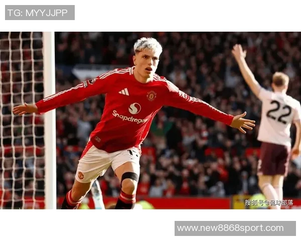 加纳乔单刀失机引发怒火捶草皮表情失落惹人关注 加纳乔单刀失机引发怒火捶草皮表情失落惹人关注